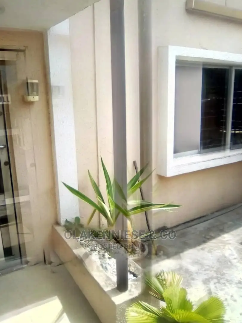 3bedroom Bungalow Office Space in Bode Thomas