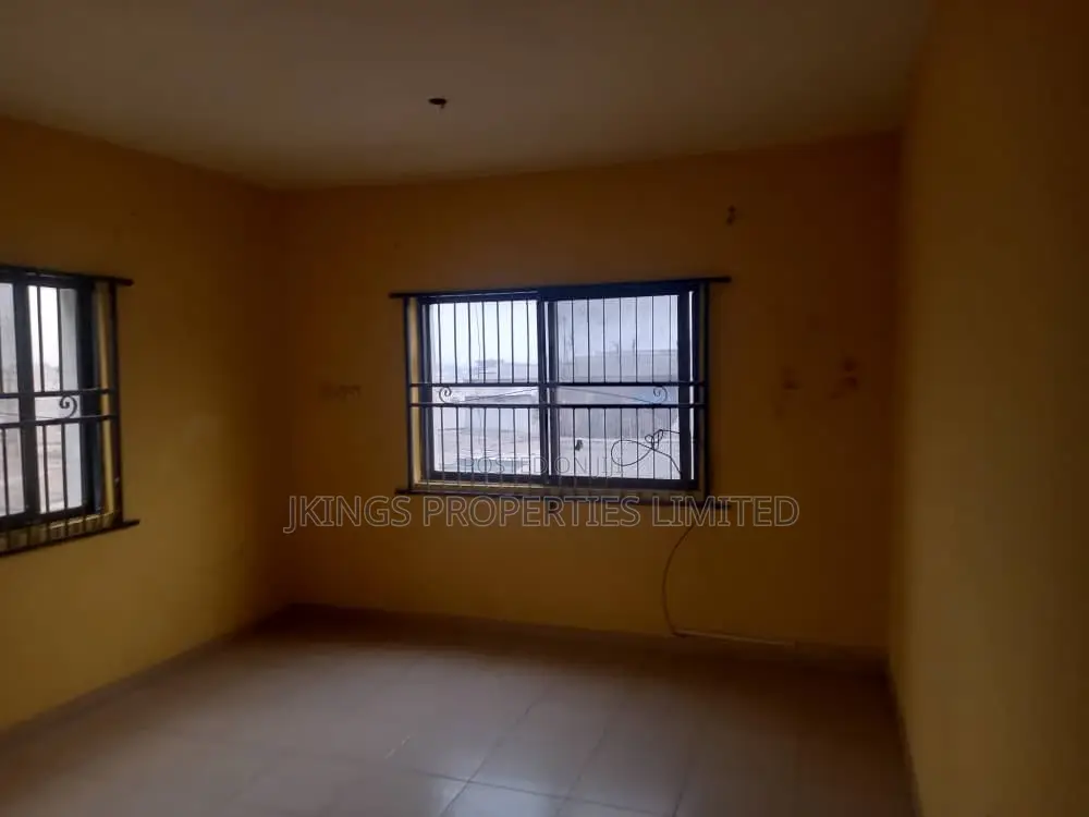 3bdrm Block of Flats in Off College Road, Ifako-Ogba for rent in Ifako-Ogba