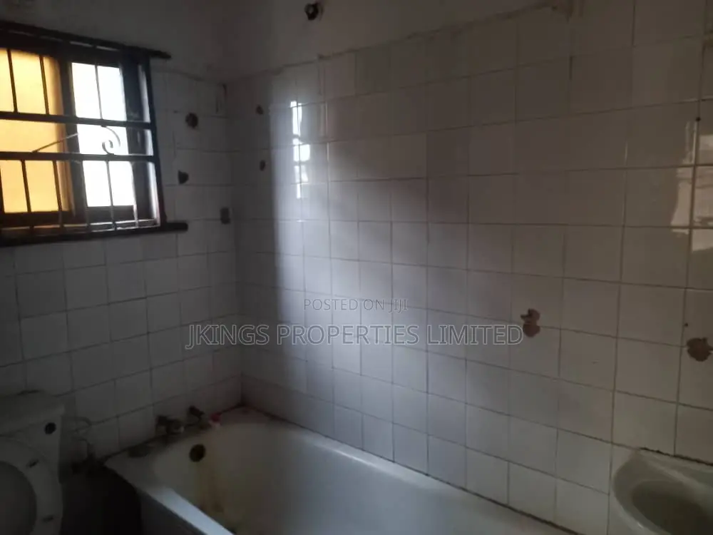 3bdrm Block of Flats in Off College Road, Ifako-Ogba for rent in Ifako-Ogba