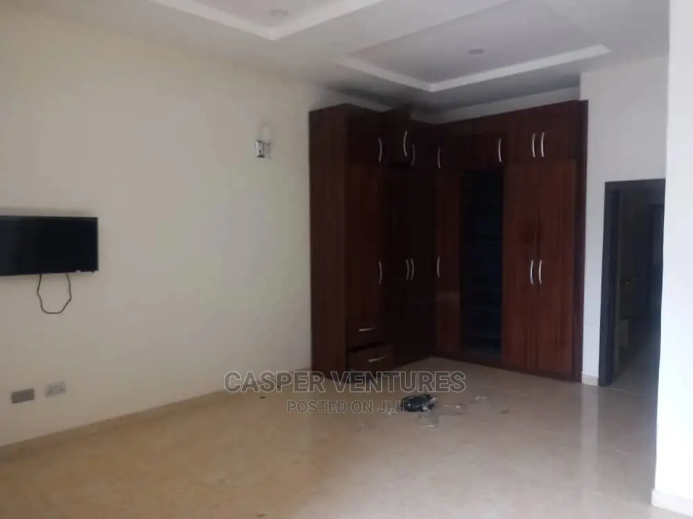 4bdrm Duplex in Dos Santos Gardens for rent in Lekki Gardens Estate