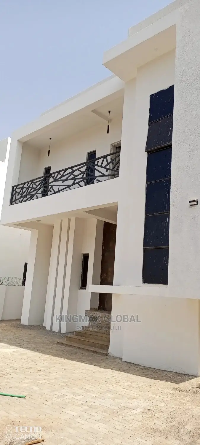 5bdrm Duplex in Cute Estate, Asokoro for Sale in Asokoro