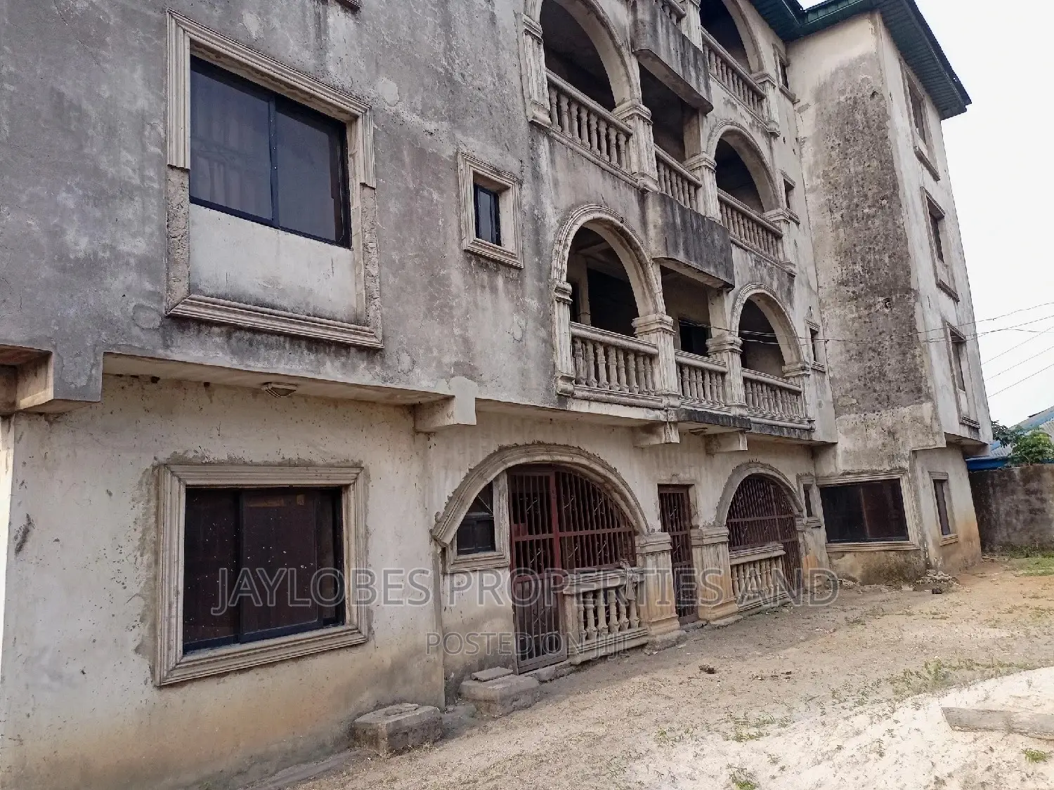 3bdrm Block of Flats in Miracle Estate, Obio-Akpor for Sale in Obio-Akpor