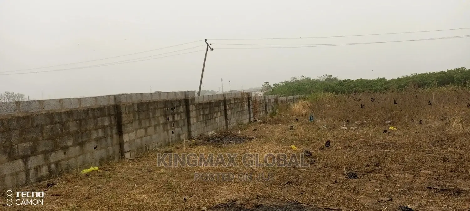 Residential Land Size 1350sqm C of O, Corner Piece With DPC, in Gaduwa