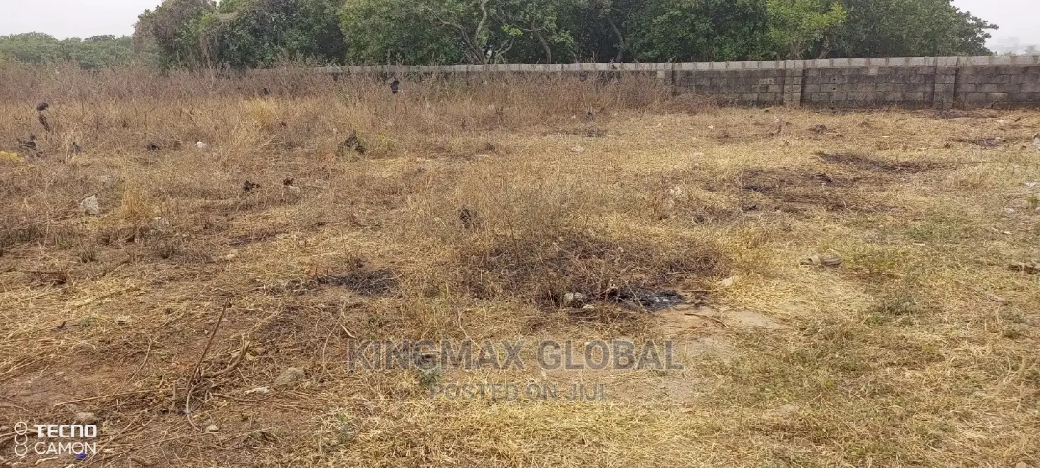 Residential Land Size 1350sqm C of O, Corner Piece With DPC, in Gaduwa