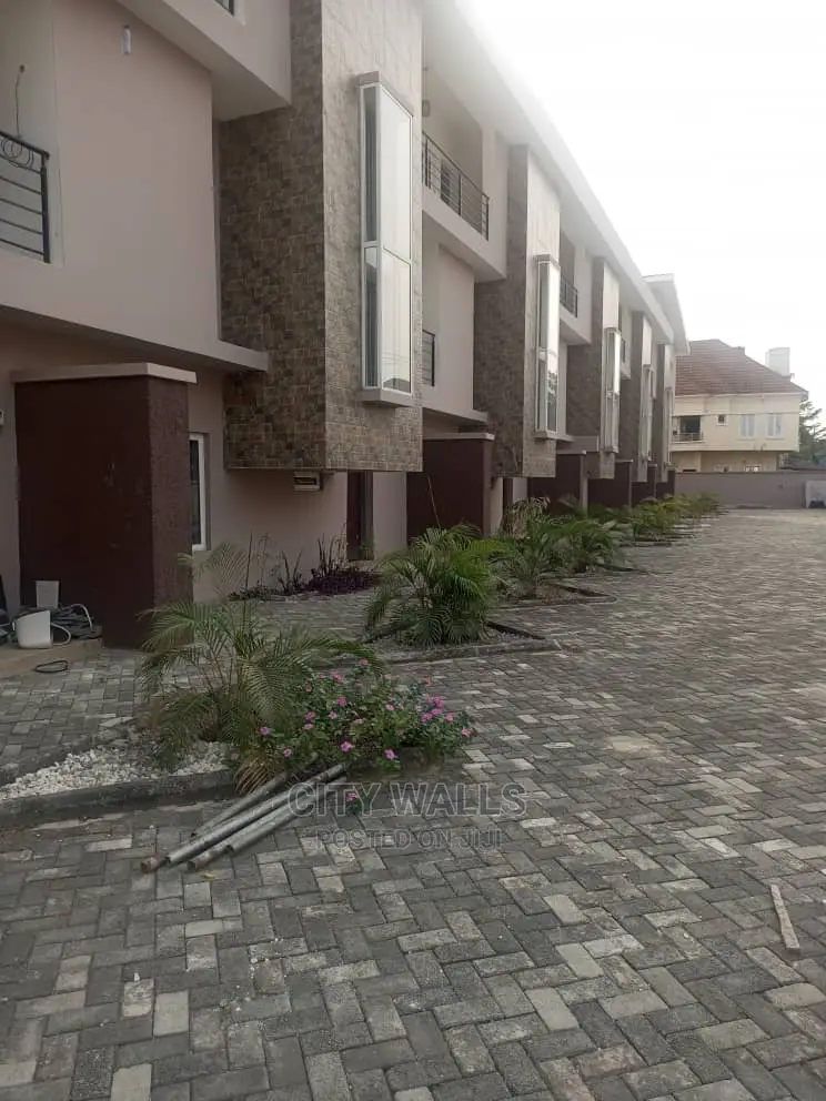 2bdrm Block of Flats in Chevy View Estate, Chevron for Sale in Chevron