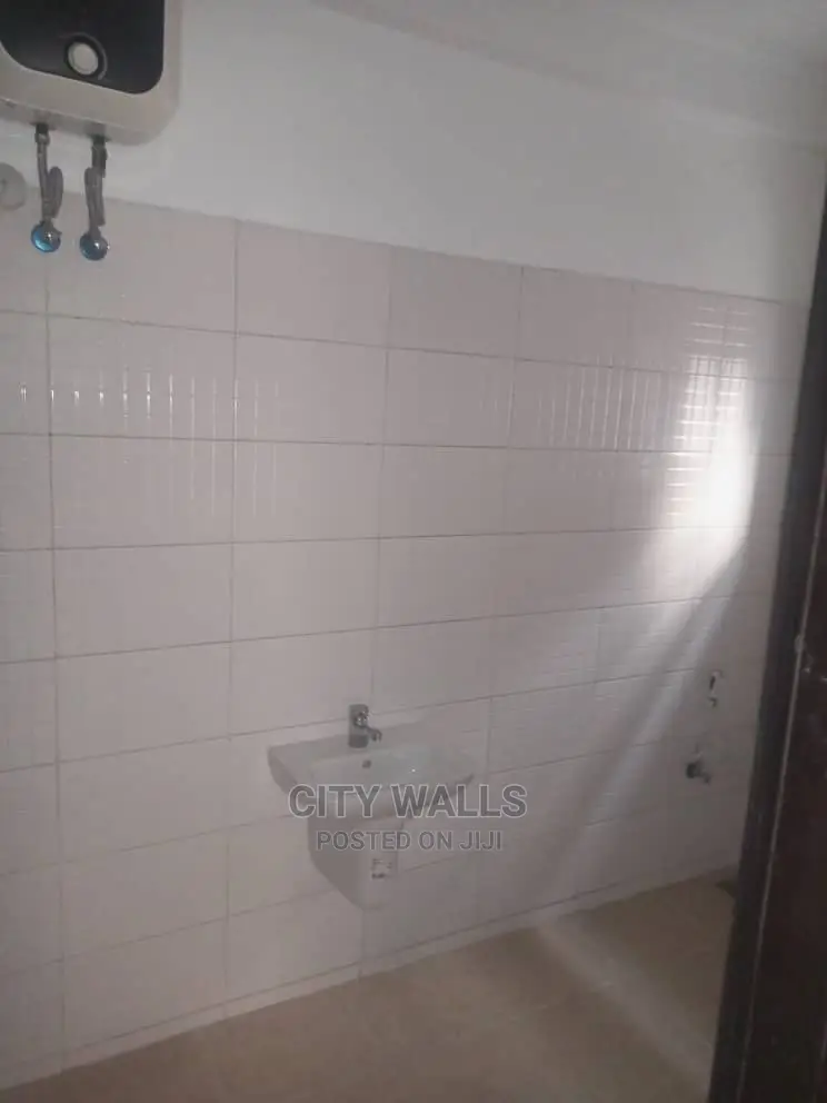 2bdrm Block of Flats in Chevy View Estate, Chevron for Sale in Chevron