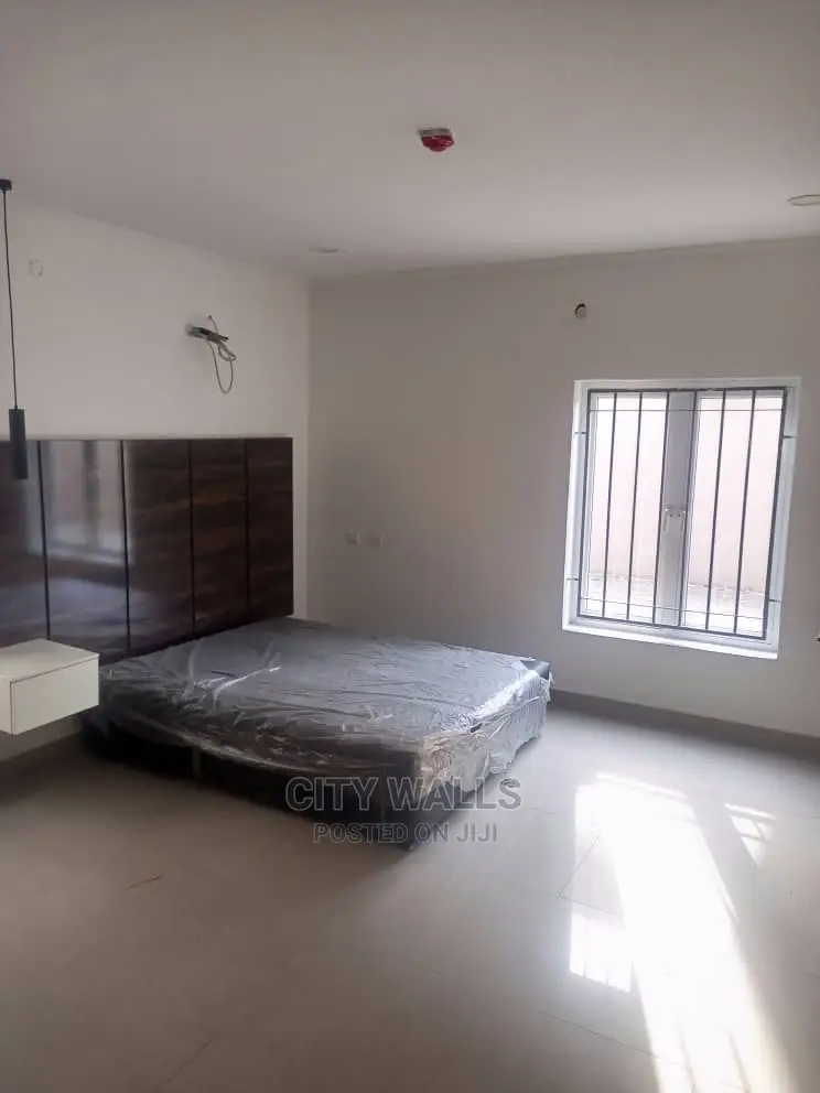 2bdrm Block of Flats in Chevy View Estate, Chevron for Sale in Chevron