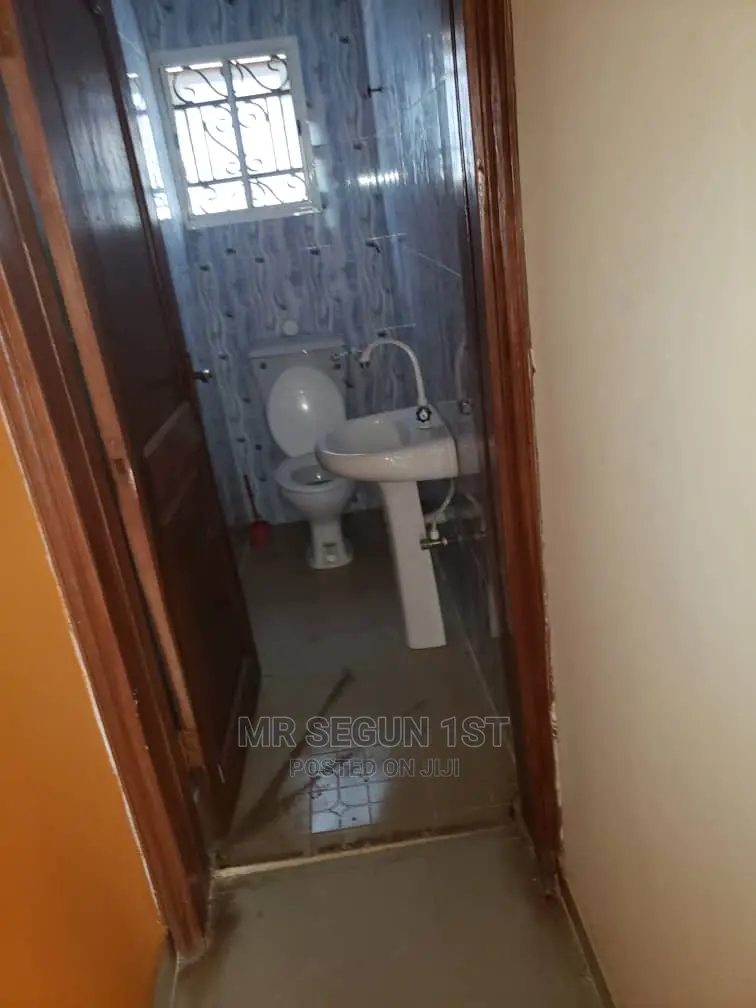 2bdrm Block of Flats in Arapaja Estate, Odo Ona for rent in Odo Ona