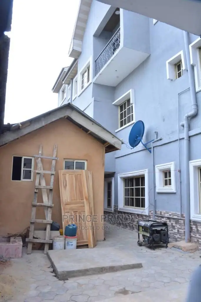 3bdrm Block of Flats in Surulere for sale in Surulere