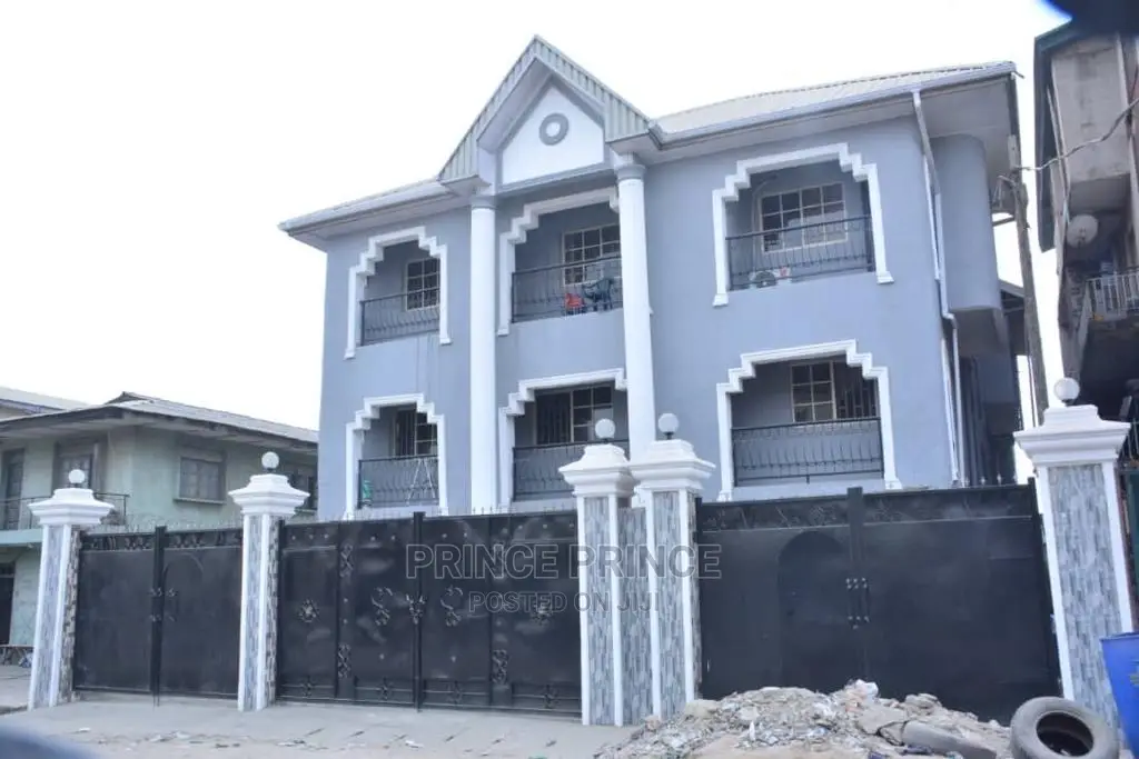 3bdrm Block of Flats in Surulere for sale in Surulere
