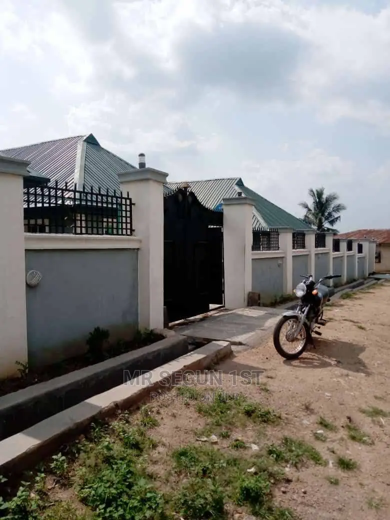 2bdrm Bungalow in Ire Wole Estate, Apata for rent in Apata