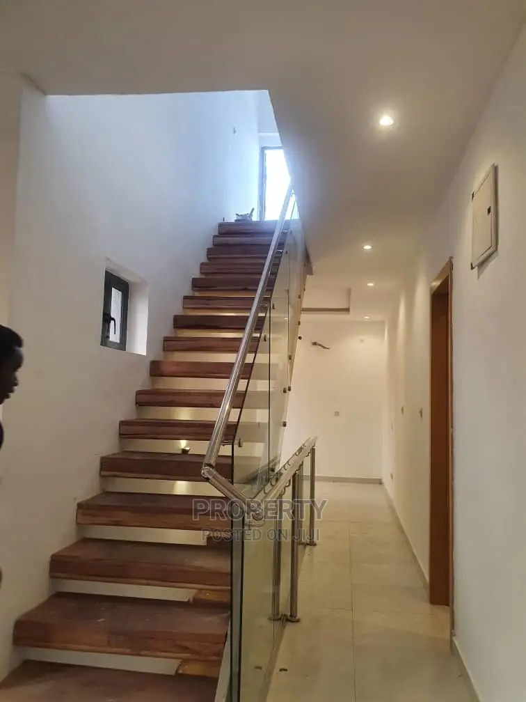 5bdrm Duplex in Magodo Gra for sale in Magodo