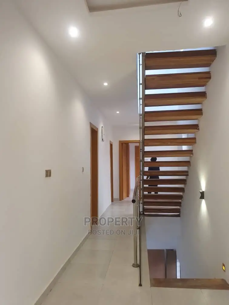 5bdrm Duplex in Magodo Gra for sale in Magodo