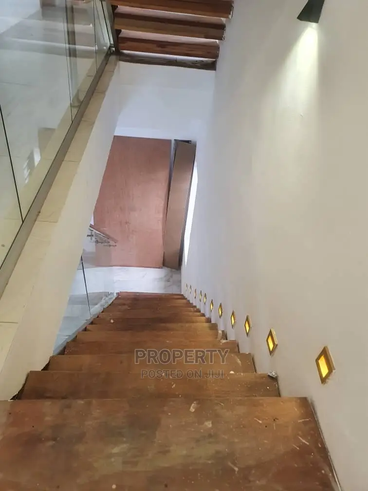 5bdrm Duplex in Magodo Gra for sale in Magodo