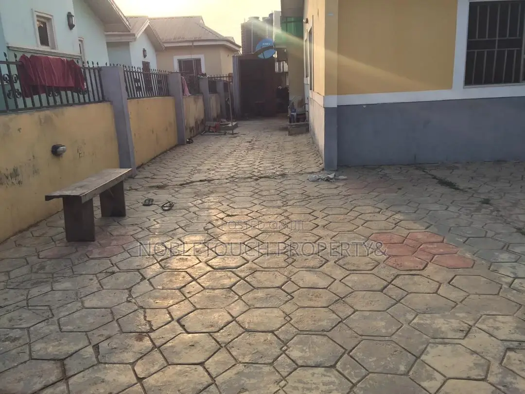 3bdrm Bungalow in Diamond Estate for sale in Iseri Olofin