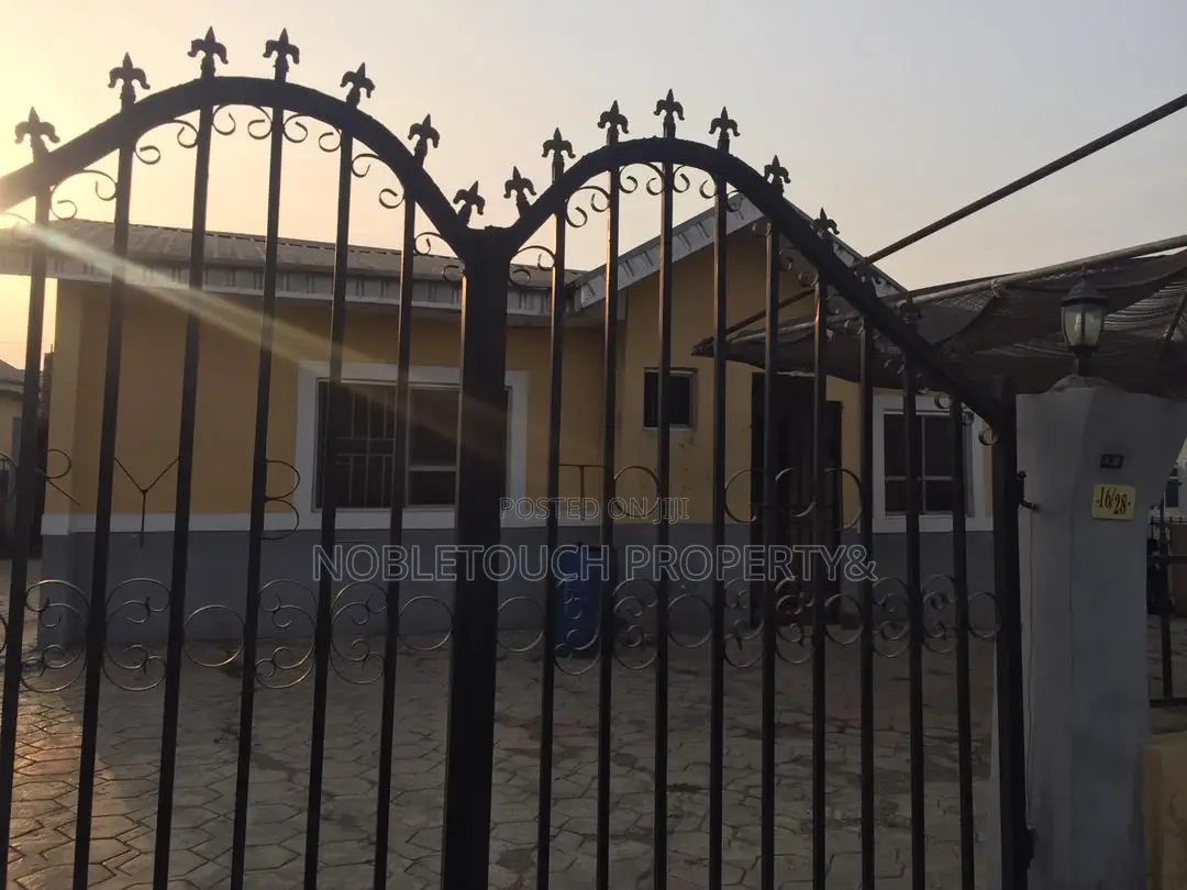 3bdrm Bungalow in Diamond Estate for sale in Iseri Olofin