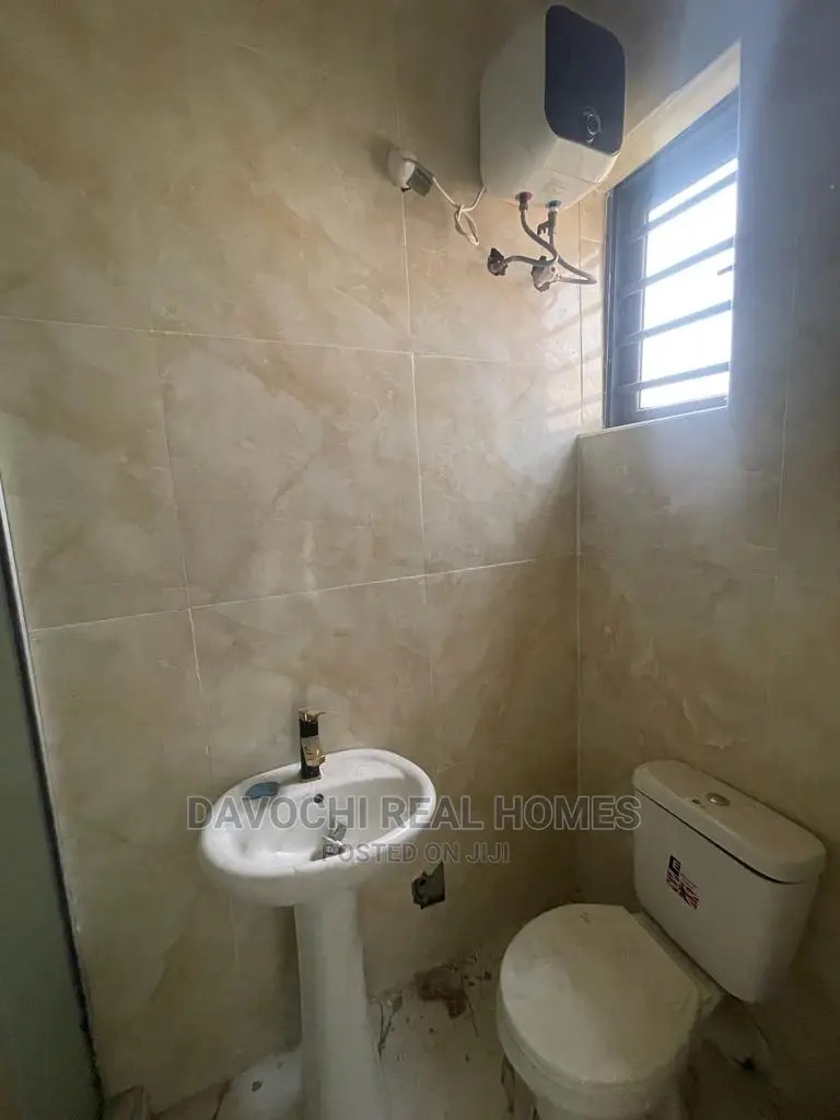 2bdrm Apartment in Abraham Adesanya, Lekki for rent in Lekki