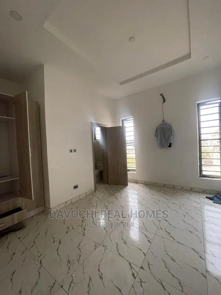 2bdrm Apartment in Abraham Adesanya, Lekki for rent in Lekki