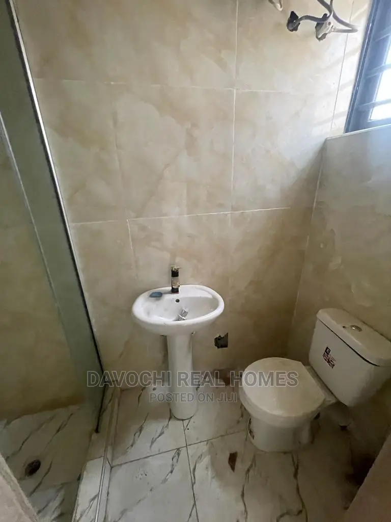 2bdrm Apartment in Abraham Adesanya, Lekki for rent in Lekki