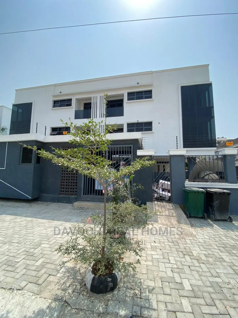 3bdrm Apartment in Lekki Phase 1 for Sale in Lekki