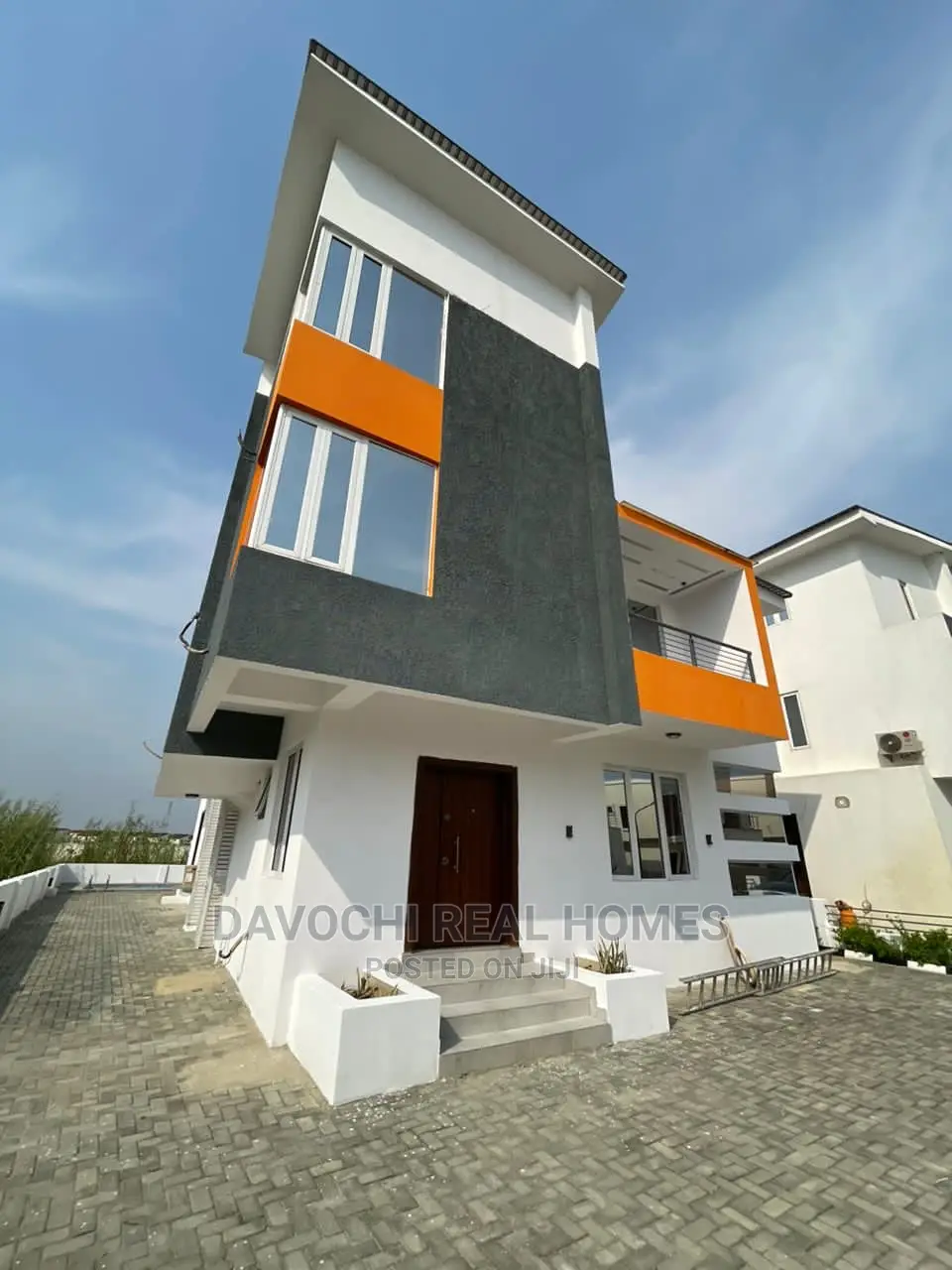 5bdrm Duplex in Chevron Estate, Lekki for Sale in Lekki