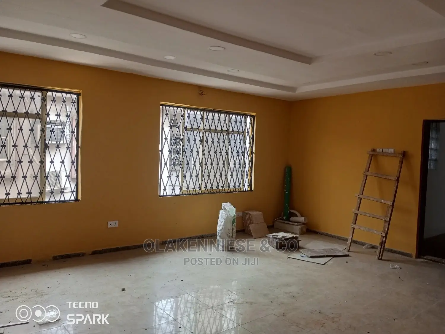 3bedroom Upstairs Office Space in Surulere