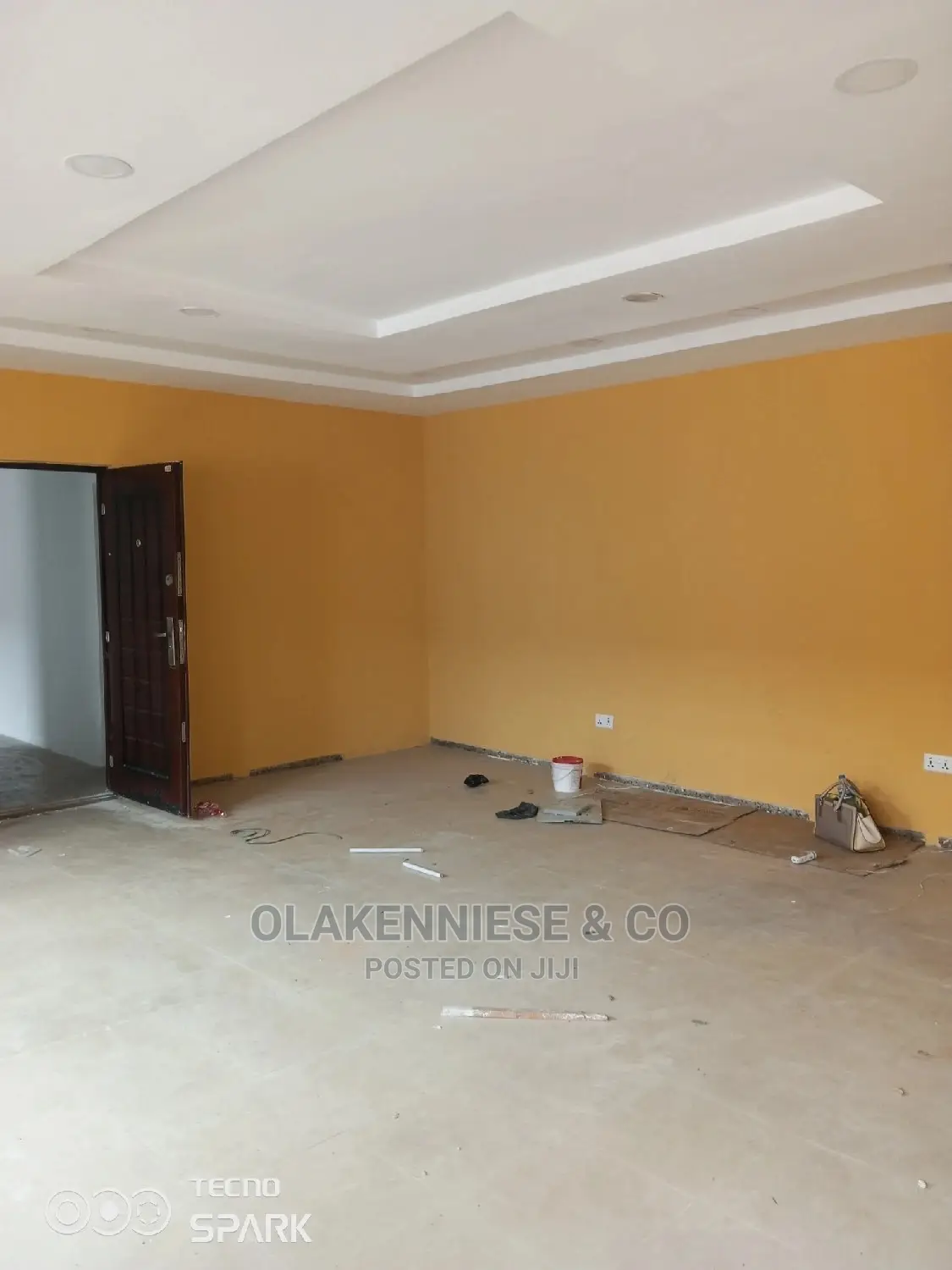 3bedroom Upstairs Office Space in Surulere