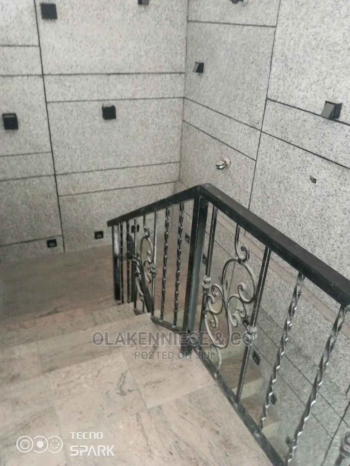 3bedroom Upstairs Office Space in Surulere