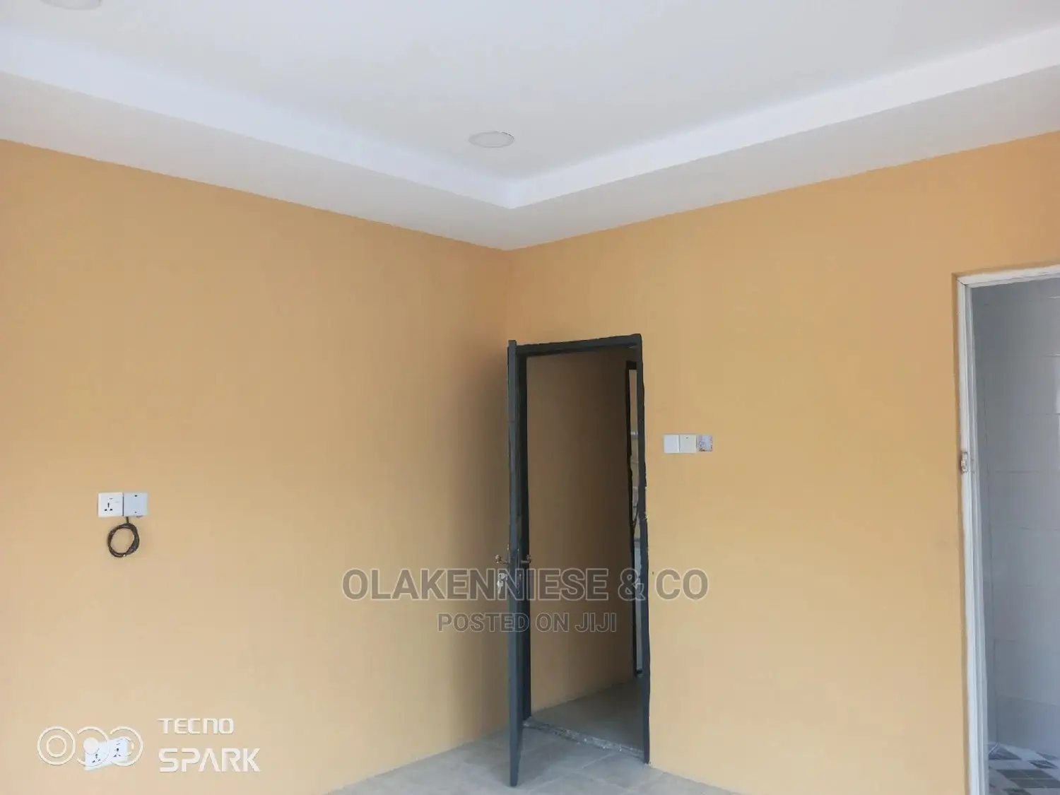 3bedroom Upstairs Office Space in Surulere