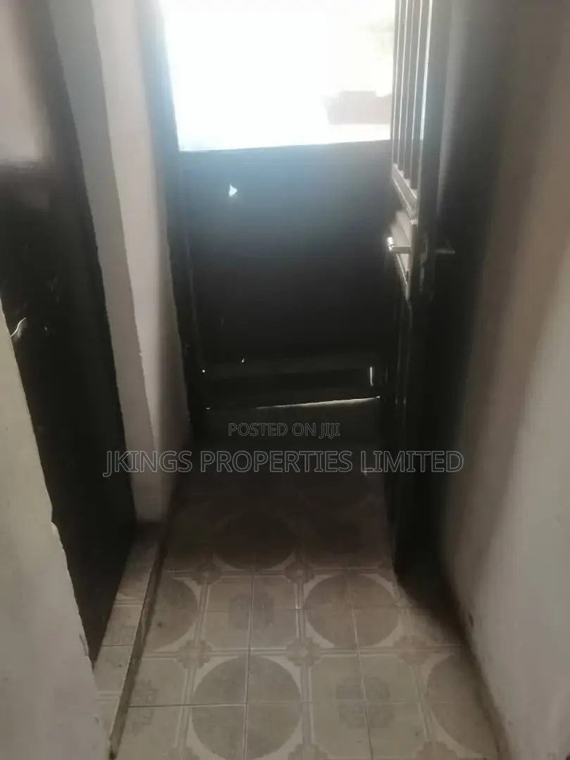 Studio Apartment in Lawanson for rent in Lawanson