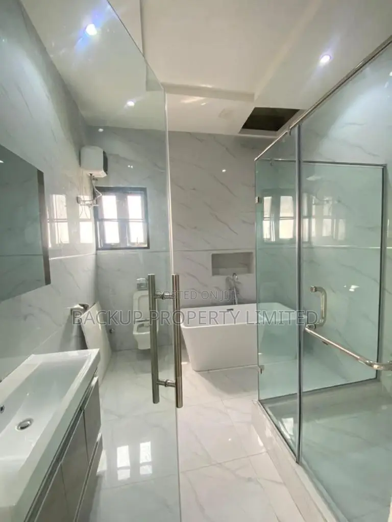 6bdrm Duplex in Ikate for Sale in Ikate