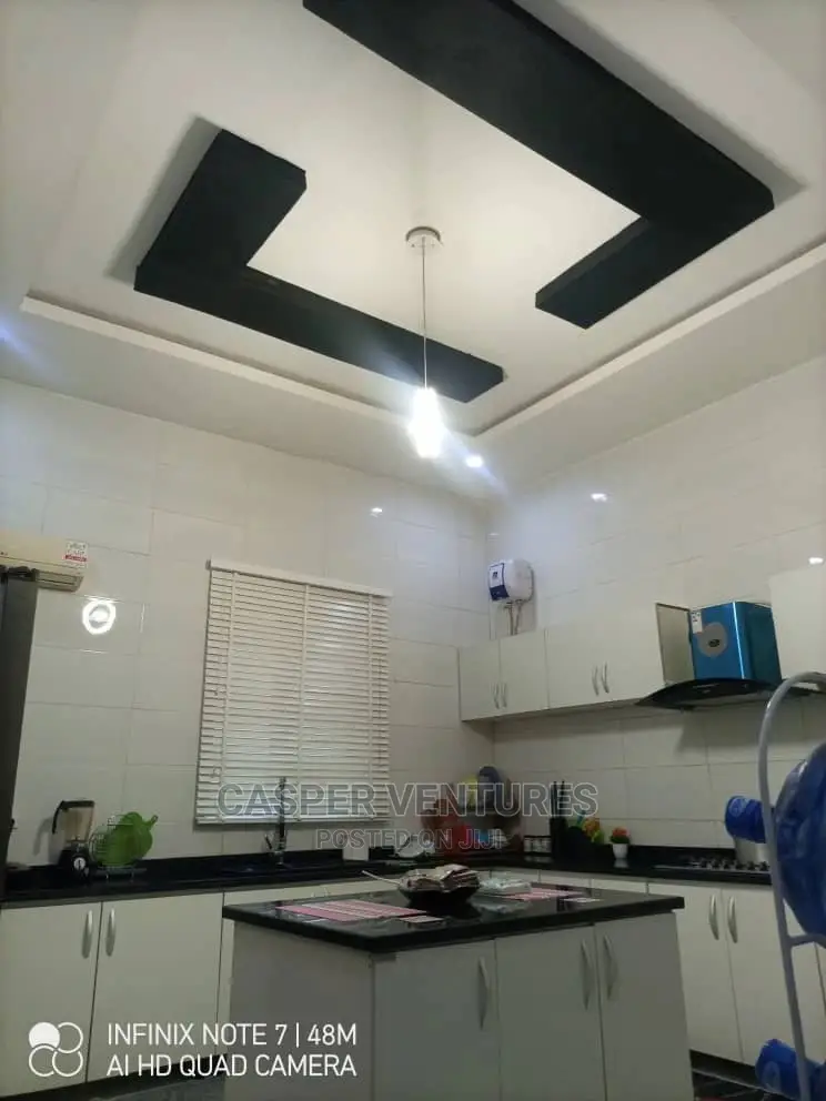 4bdrm Duplex in Agungi for rent in Agungi