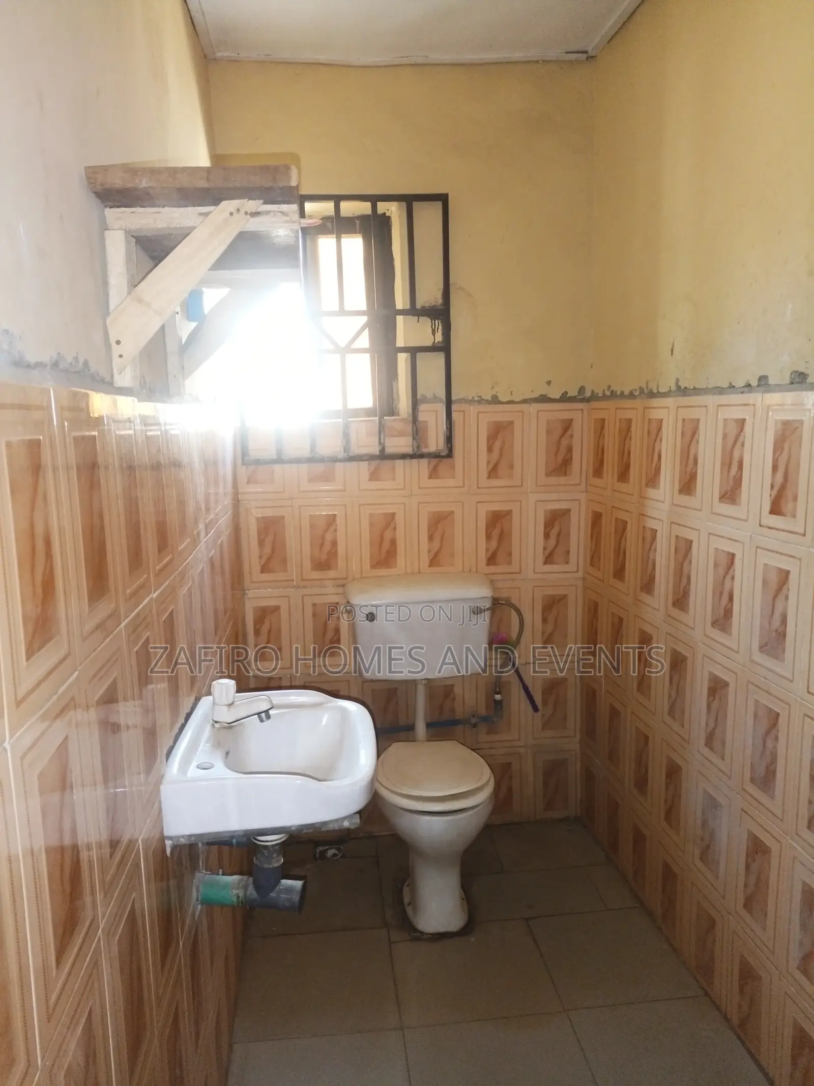 3bdrm Bungalow in Ife Estate, Iwo Road for sale in Iwo Road