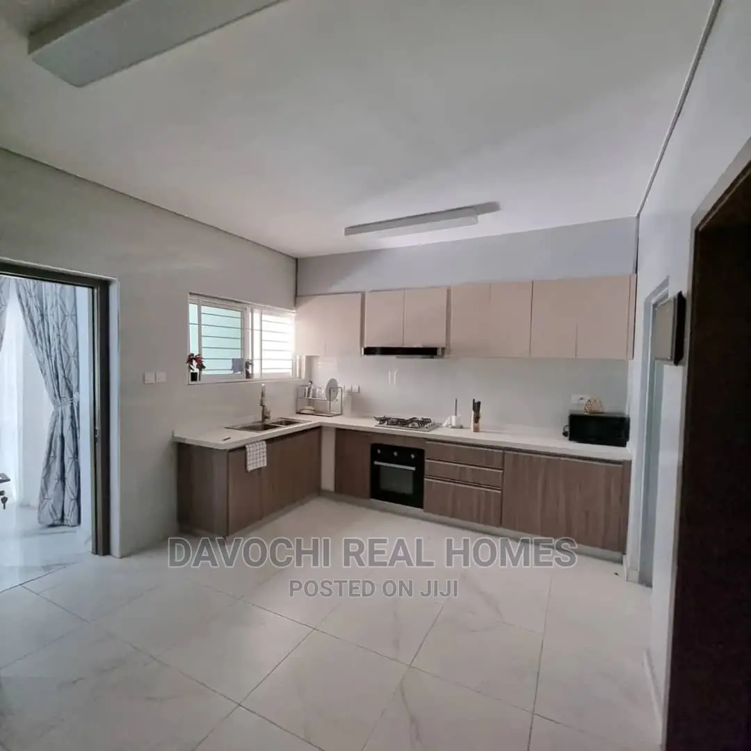 Furnished 4bdrm House in Lekki Phase One for Rent in Lekki