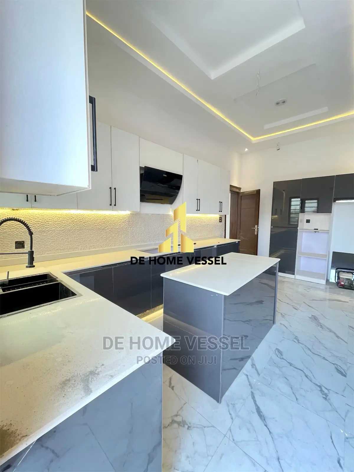 5bdrm Duplex in Ikate for Sale in Ikate