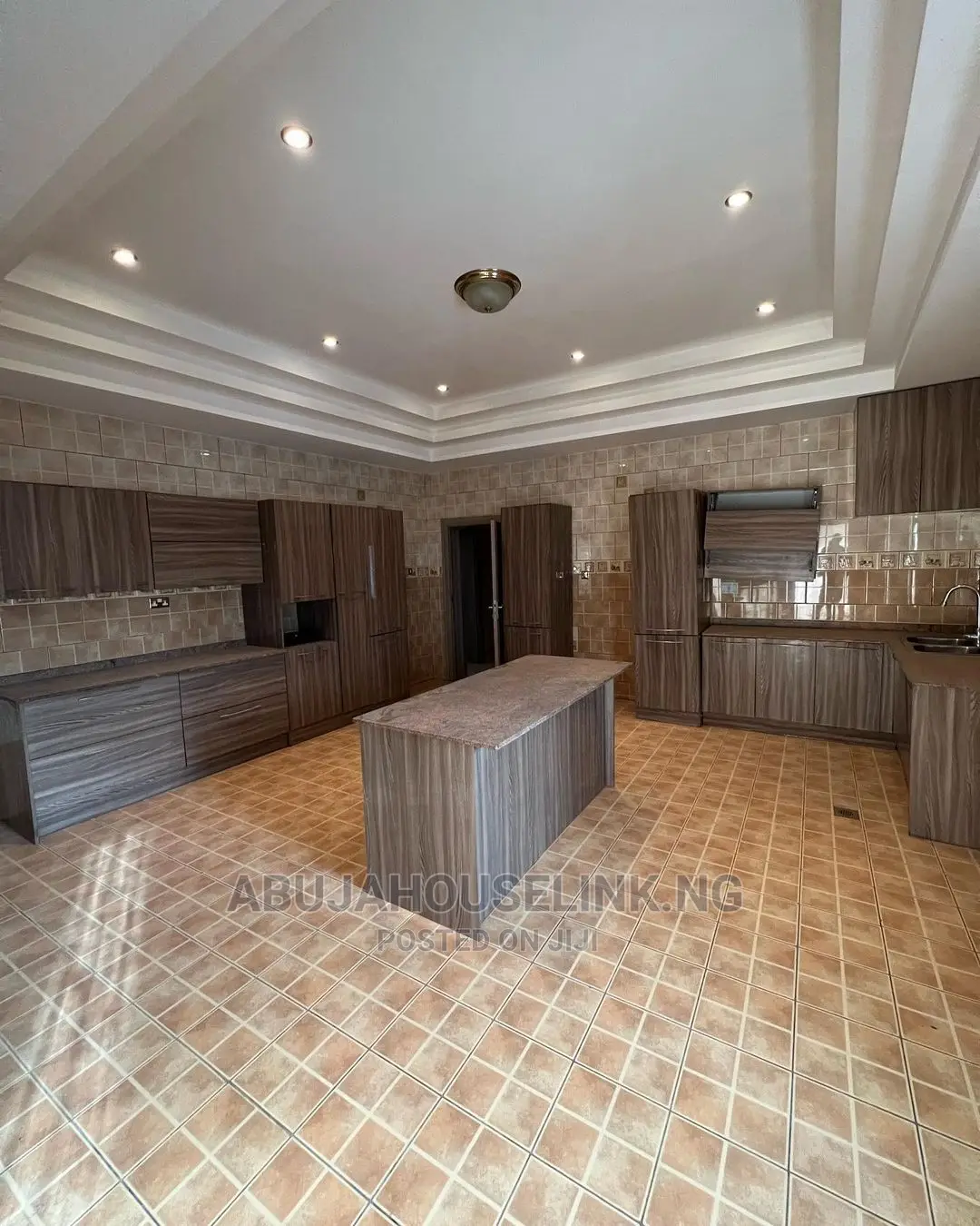 Furnished 9bdrm Mansion in Asokoro for sale in Asokoro