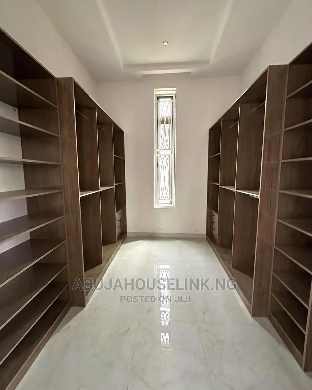 5bdrm Duplex in Apo Resettlement for sale in Apo Resettlement