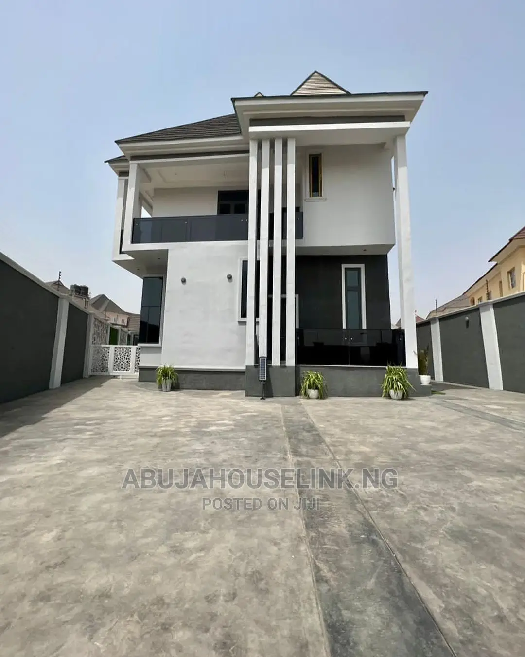 5bdrm Duplex in Apo Resettlement for sale in Apo Resettlement