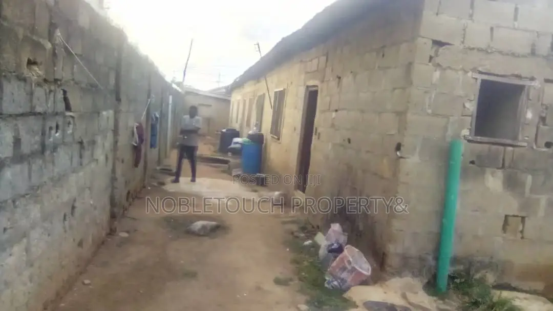 6bdrm Room & Parlour in Egbeda Idimu Lagos for sale in Egbeda