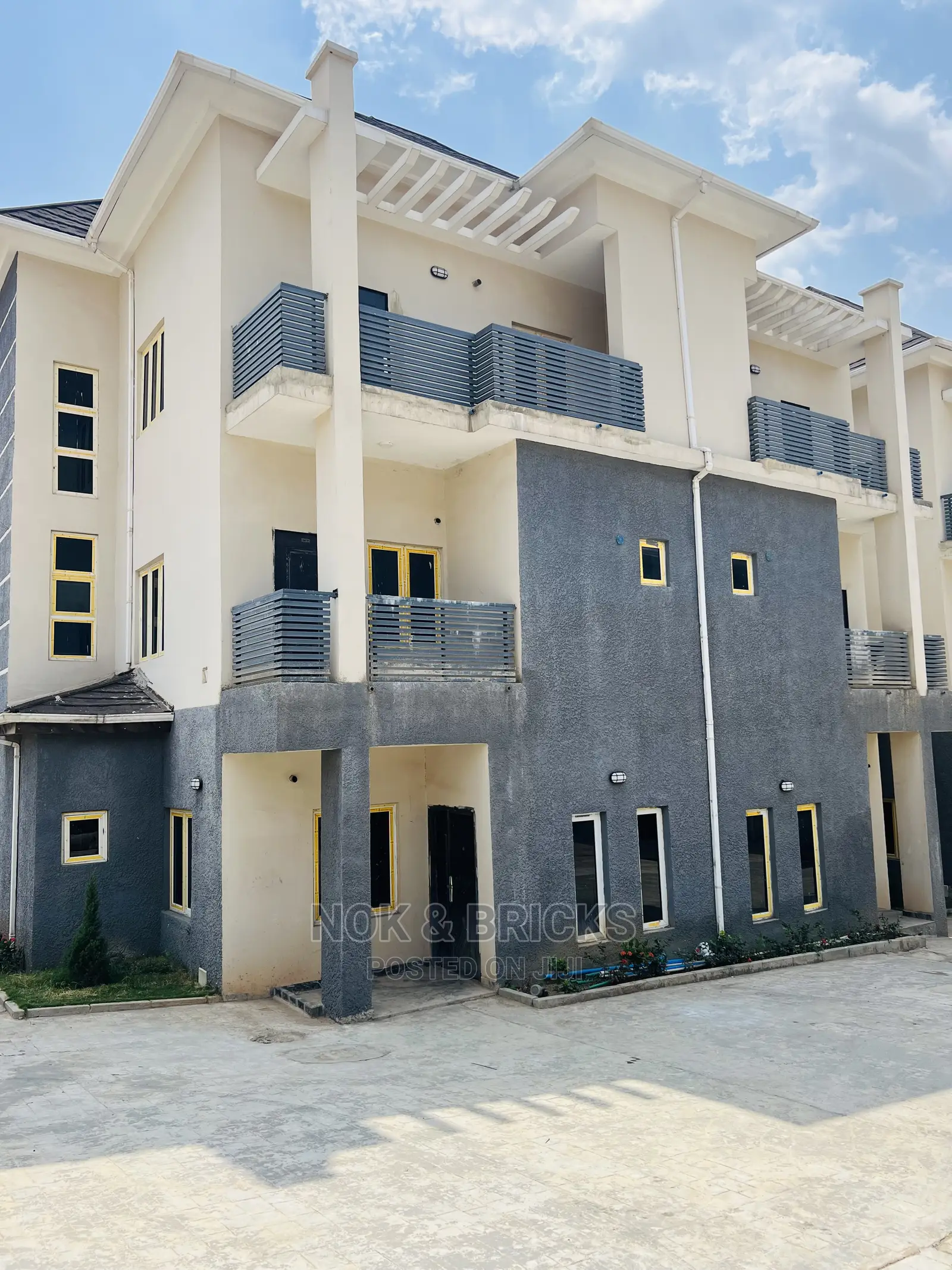4bdrm Duplex in Peach Court, Guzape District for sale in Guzape District