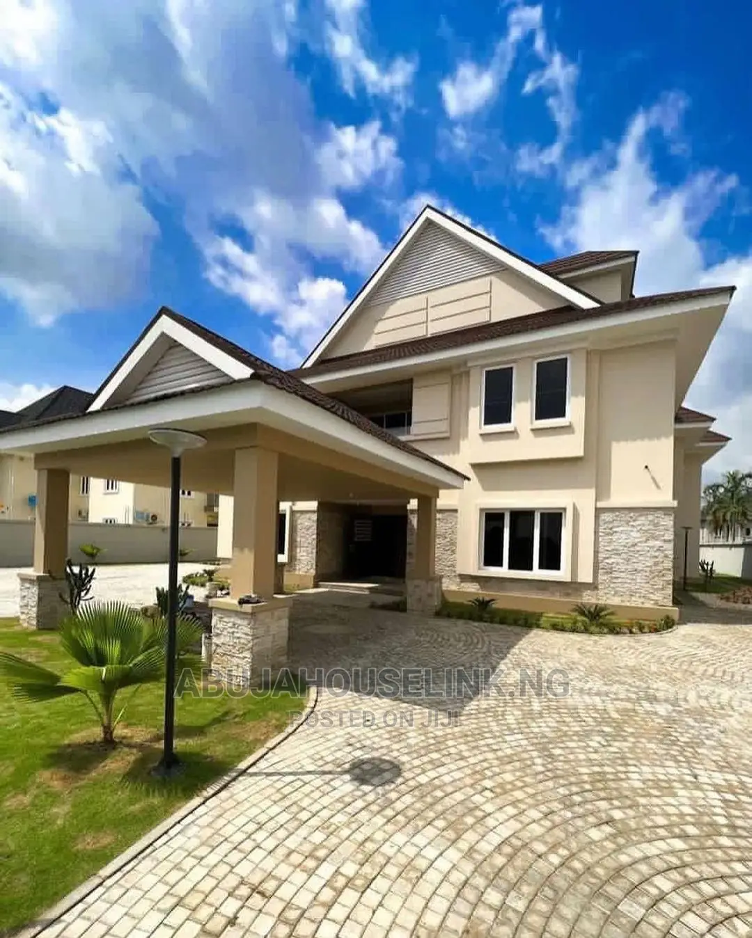6bdrm Duplex in Guzape Close To Coza for sale in Guzape District