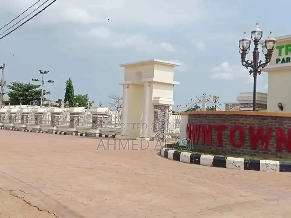 DISTRESS SALE !! Adron Phase 2 Extension Downtown Estate in Sagamu