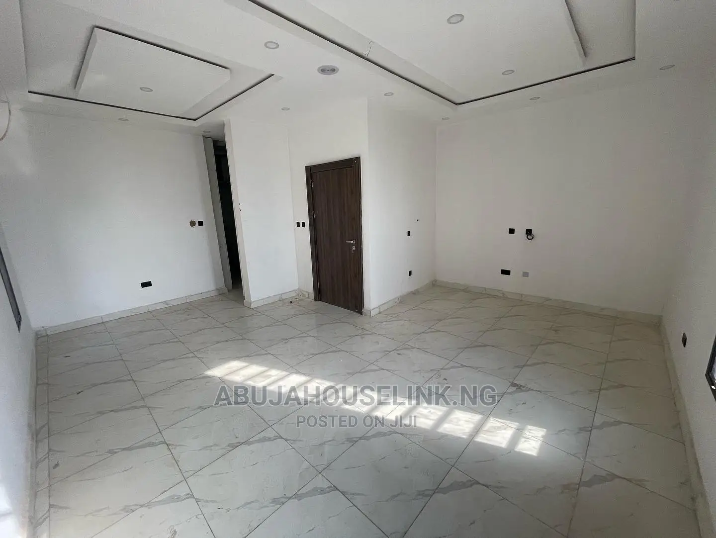 6bdrm Duplex in Apo Resettlement for sale in Apo Resettlement