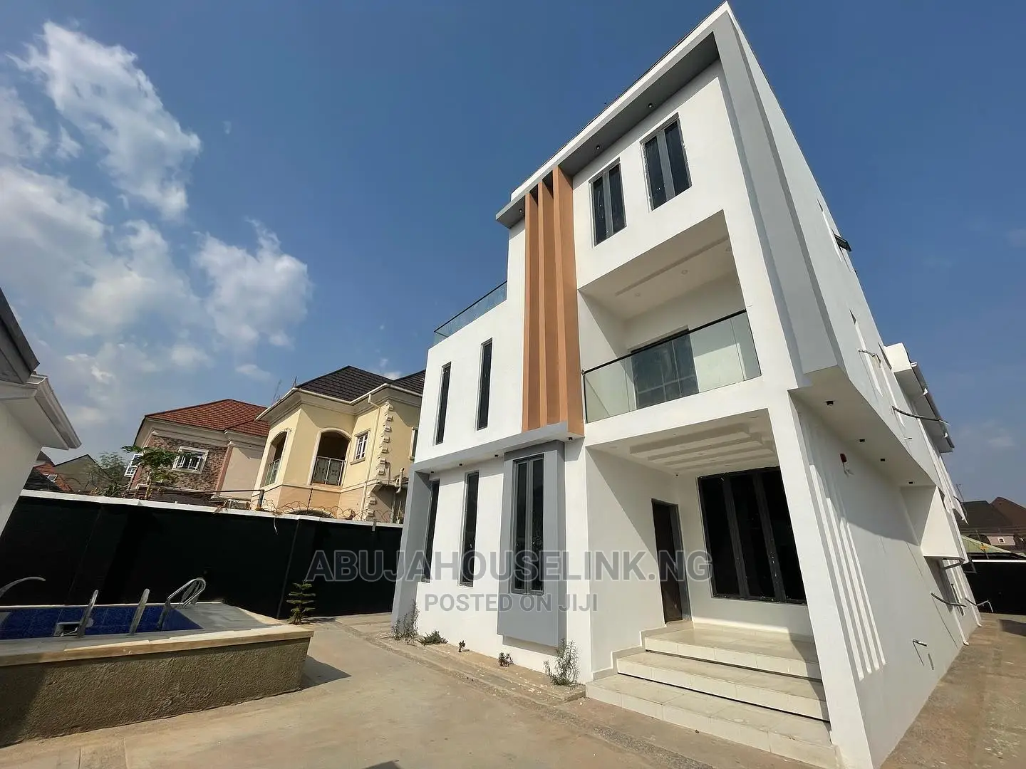 6bdrm Duplex in Apo Resettlement for sale in Apo Resettlement