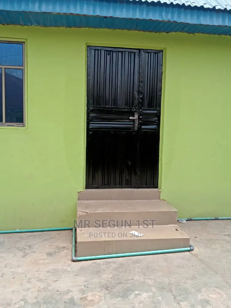 2bdrm Bungalow in Estate, Apata for rent in Apata
