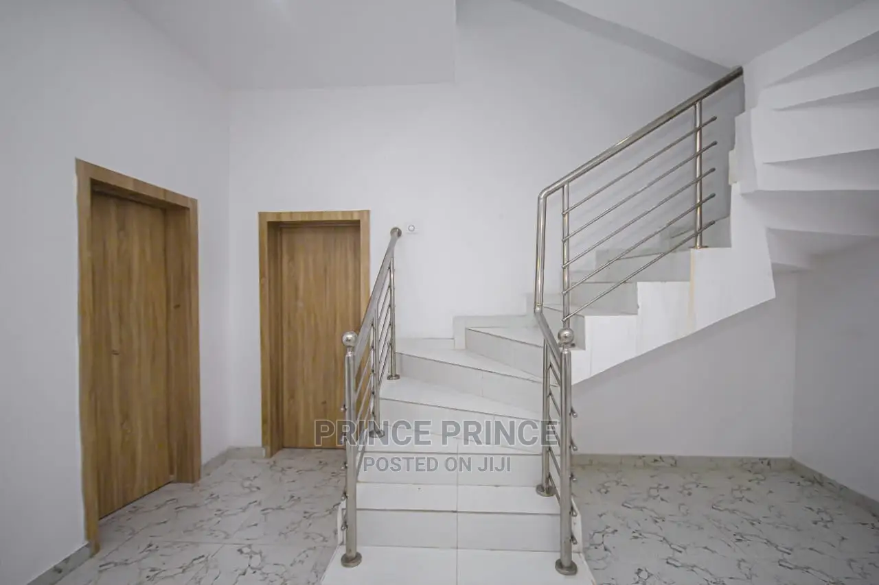 5bdrm Duplex in Maven Court 2, Lekki for Sale in Lekki