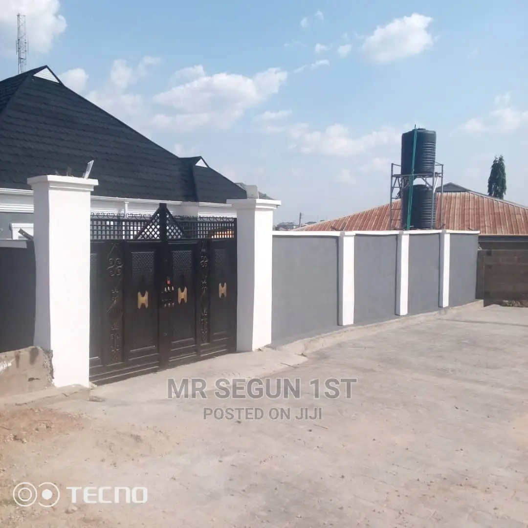 2bdrm Block of Flats in Atere Estate, Akala Express for Rent in Akala Express