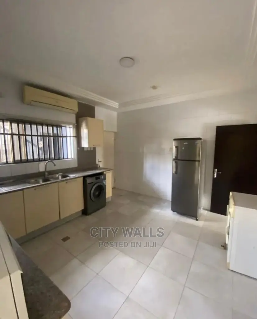 3bdrm Block of Flats in Lekki Phase 1 for Rent in Lekki Phase 1