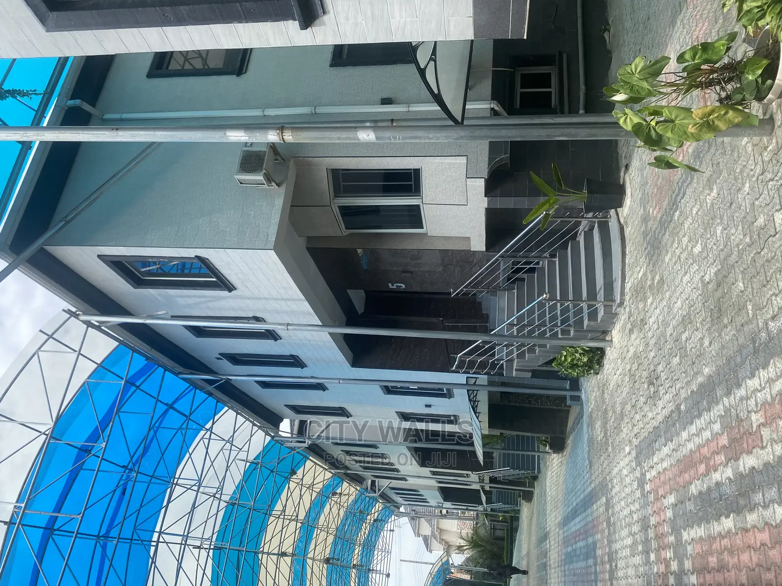 4bdrm Duplex in Chevron for Sale in Chevron