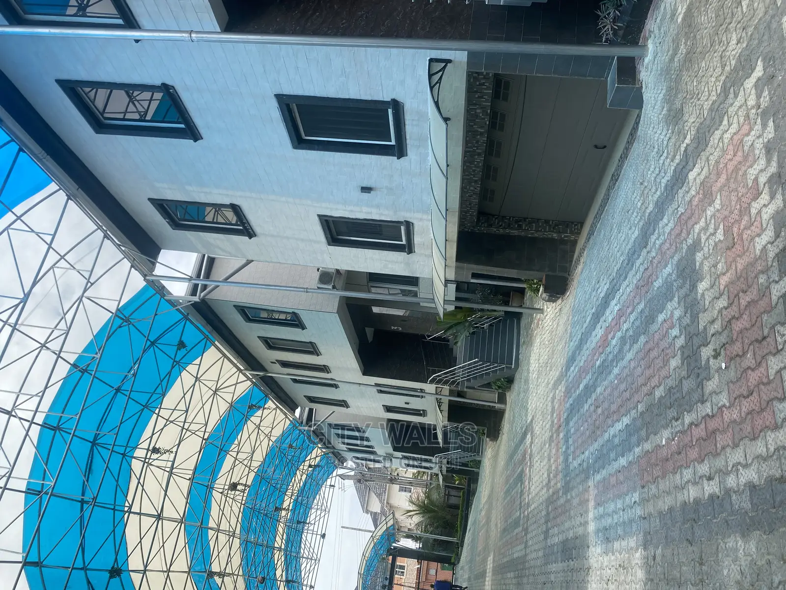 4bdrm Duplex in Chevron for Rent in Chevron